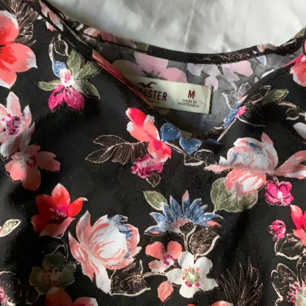 Crop top 🌺 - Picture 2 of 3